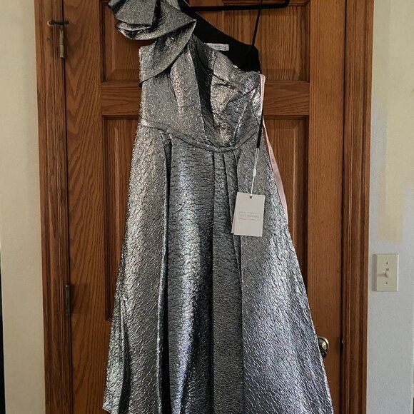 $498 NWT Brocade Silver One Shoulder Bow Midi Dress - Picture 5 of 5